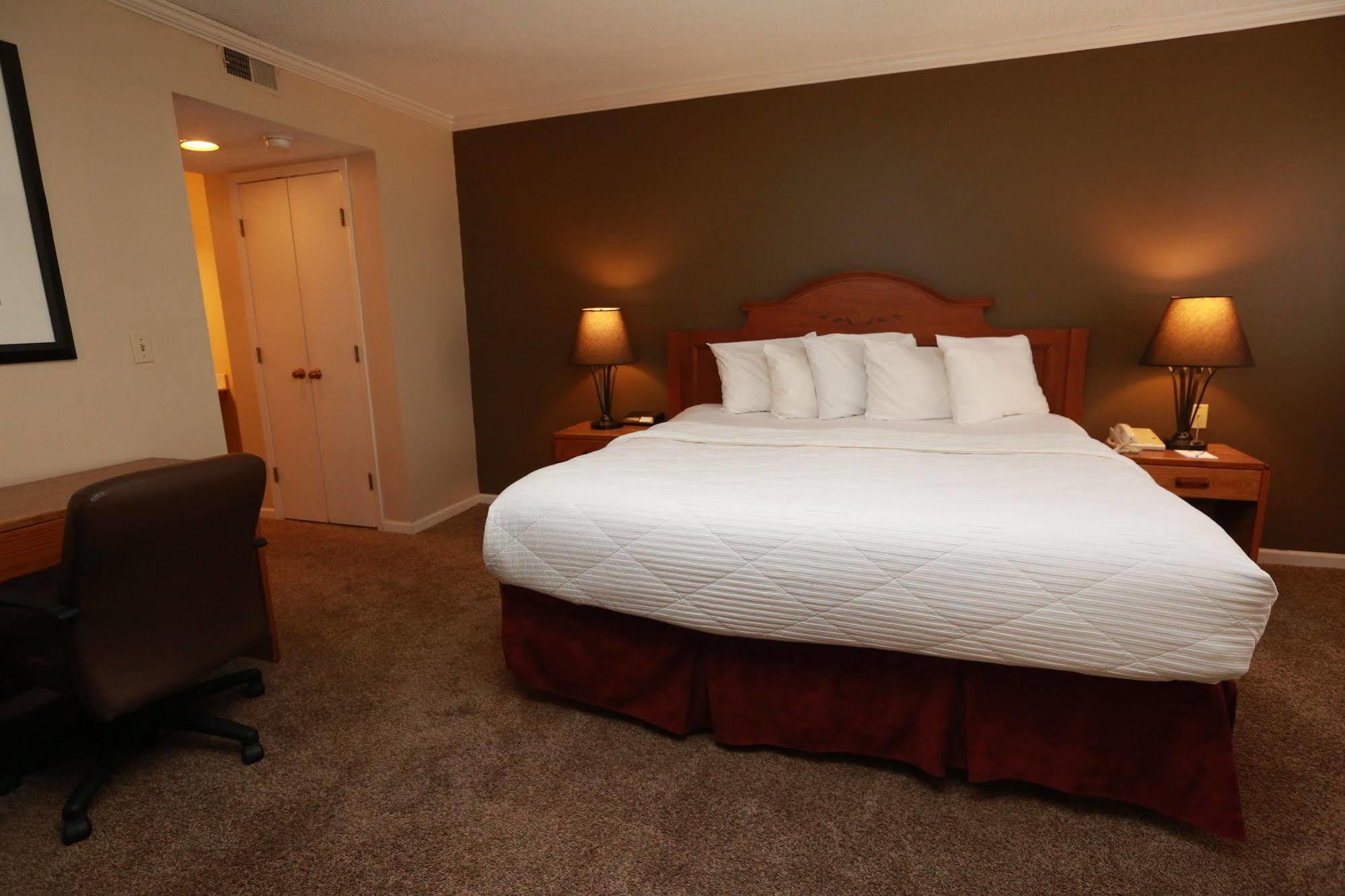 Sterling Hotel And Suites 克莱夫 外观 照片